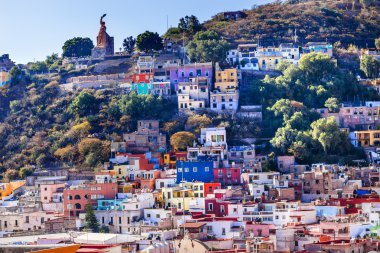 Birçok evleri El Pipila heykel Guanajuato Meksika renkli