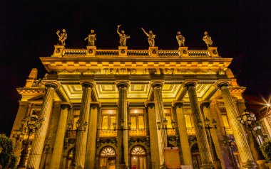 Juarez tiyatro heykeller gece Guanajuato Meksika
