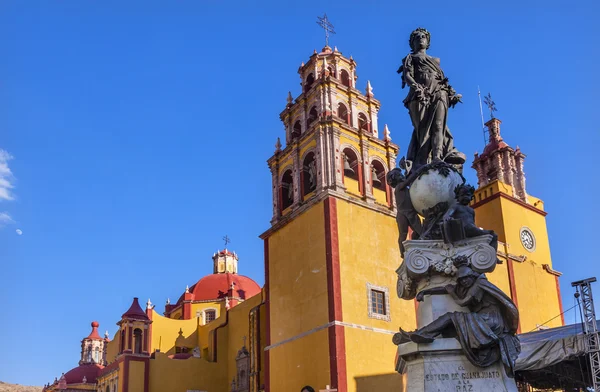 Paz миру статуя наших леді базиліки Гуанахуато Мексики — стокове фото