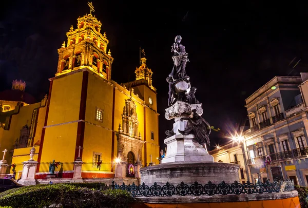 Paz Estatua de la Paz Nuestra Señora Noche Basílica Guanajuato México — Foto de Stock