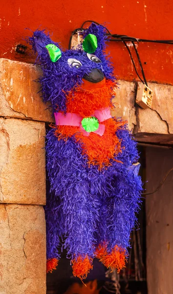 Colorido burro rojo púrpura Pinata Guanajuato México — Foto de Stock