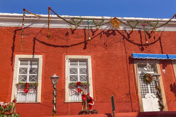 Red Colored Building Christmas Decorations Guanajuato Mexico — Stock Photo, Image