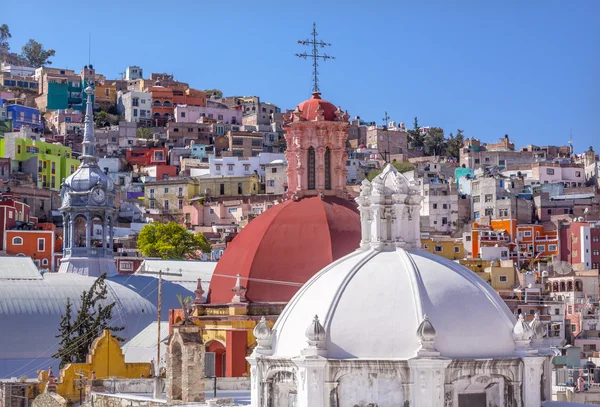 Färgade hus Iglesia de San Roque marknaden Mercado Hidalgo Guana — Stockfoto