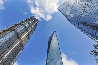 Üç gökdelenler yansımaları Liujiashui finans bölgesine Shanghai Çin