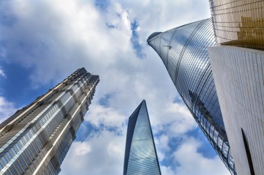 Üç gökdelenler yansımaları Liujiashui finans bölgesine Shanghai Çin