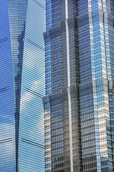 Két felhőkarcoló gondolatok Liujiashui Financial District Shanghai China — Stock Fotó