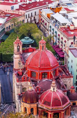 Kırmızı kubbe Templo San Diego Jardin Guanajuato Meksika 