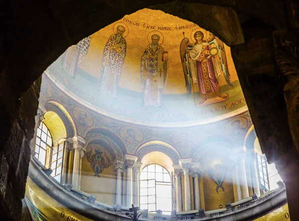 Bogen Dome Light Shaft Crusader kerk van de Heilige Sepulchure Jeruzalem-Israël — Stockfoto