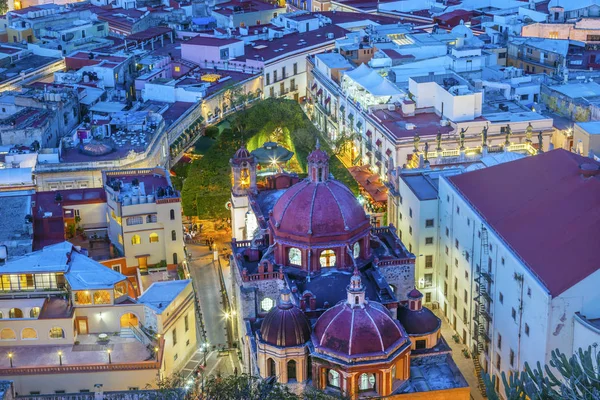 Templo vermelho cúpula San Diego Jardin Juarez Teatro Guanajuato Mexic — Fotografia de Stock