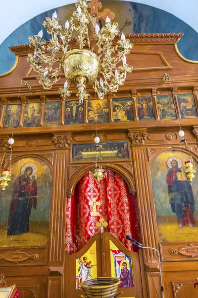 Jordan Madaba Kościoła ołtarz żyrandol Saint George — Zdjęcie stockowe