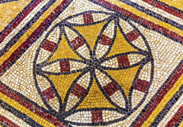Eski 6 yüzyıl Haçlı çapraz mozaik anıtsal kilise Musa Madaba Ürdün — Stok fotoğraf