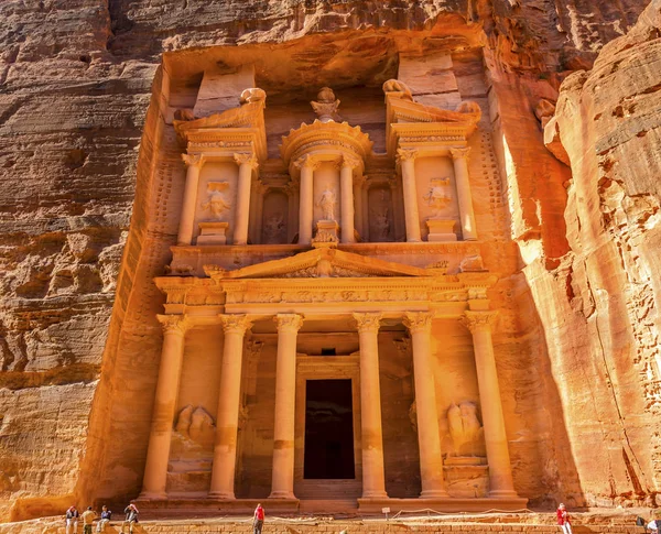 Gula gyllene Treasury morgon Siq Petra Jordan — Stockfoto