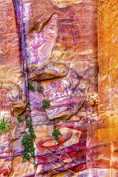 Red Rock absztrakt közelében, királyi sírok Petra-Jordánia — Stock Fotó