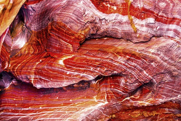 Red Rock Abstract in de buurt van koninklijke graftombes Petra Jordanië — Stockfoto