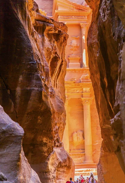 Zewnętrzny żółty Sig skarbu rano wejście Petra Jordan — Zdjęcie stockowe