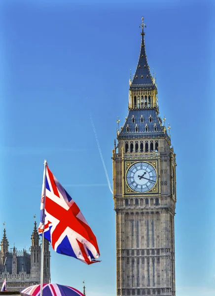 Big Ben Tower britská vlajka Anglie Londýn Westminster parlament — Stock fotografie