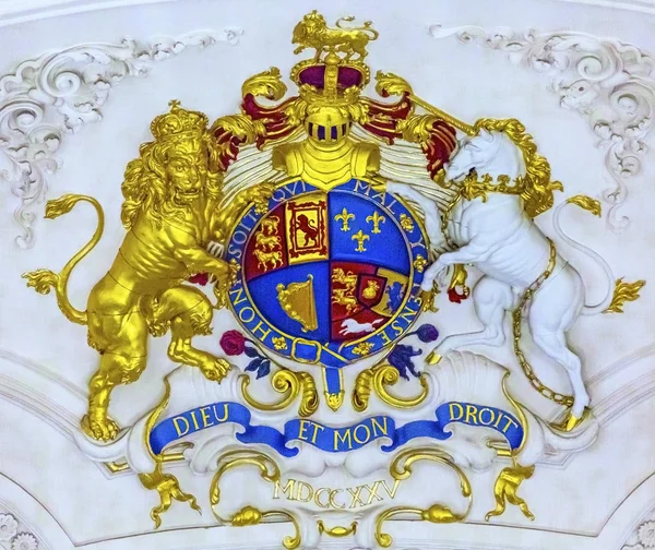 Royal Coat armar Saint Martin Fields anglikanska kyrkan London England — Stockfoto