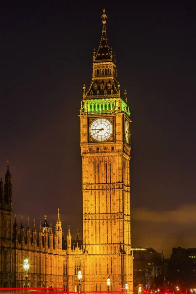 Башня Биг-Бен в Вестминстерском аббатстве в Лондоне — стоковое фото