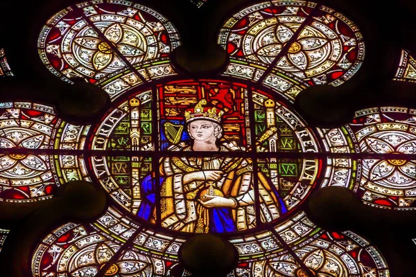 女王维多利亚彩绘玻璃章家威斯敏斯特修道院 Lon — 图库照片