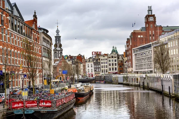 Barco Bicicleta Estacionamiento Munttoren Singel Canal Amsterdam Hollan — Foto de Stock