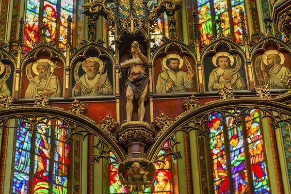 Basilikan Kristus krucifix målat glas De Krijtberg kyrka Amsterdam Nederländerna — Stockfoto