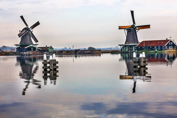 Molinos de viento de madera Zaanse Schans Village Holanda Países Bajos — Foto de Stock