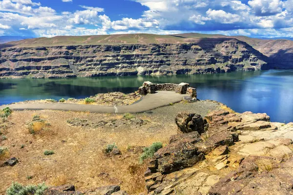 Förbise Wanapum sjön Colombia River Wild hästar Monument diskarmar — Stockfoto