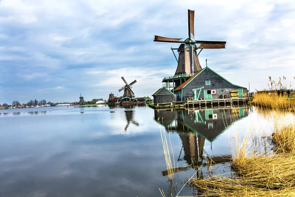 Molinos de viento de madera Zaanse Schans Village Holanda Países Bajos — Foto de Stock