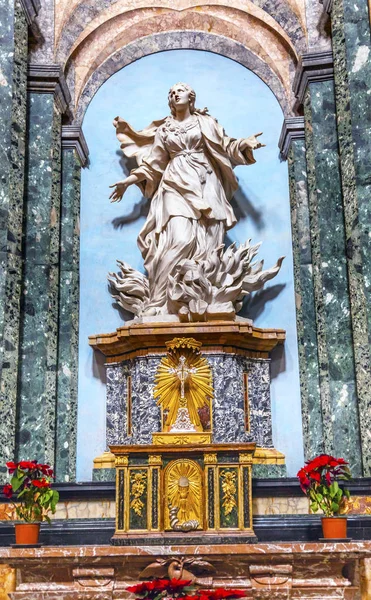 Heiliger agnese in agone kirche basilika statue rom italien — Stockfoto