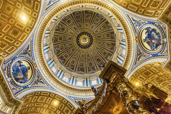 Michelangelo Dome  Baldacchino; Altar Saint Peter's Basilica Va — Stock Photo, Image