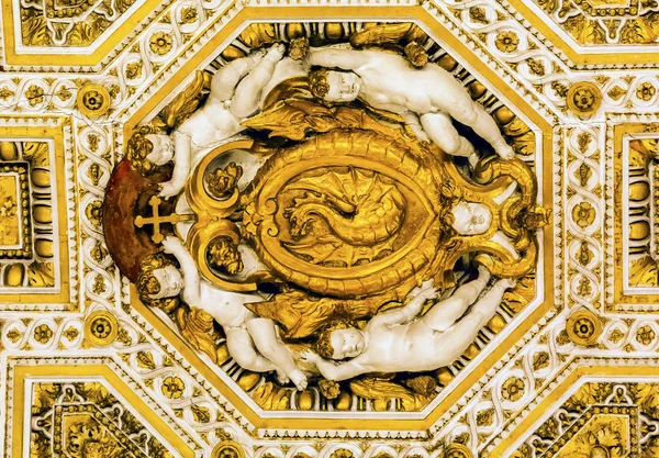 Aniołów Złoty Smok sufit Saint Peter's Basilica Vatican Rome Itay — Zdjęcie stockowe