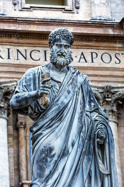 Estatua de San Pedro Claves Vaticano Roma Italia —  Fotos de Stock