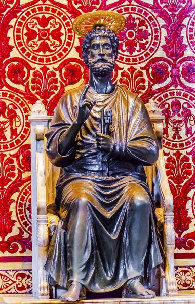 Estatua de bronce de San Pedro Basílica de San Pedro Vaticano Roma Italia — Foto de Stock
