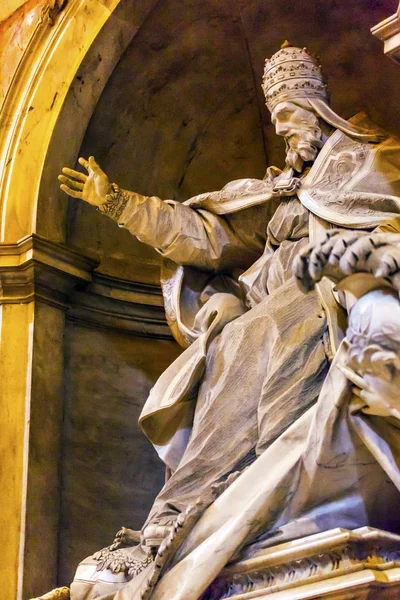 Pope Papal Sculpture Statue Saint Peter's Basilica Vatican Rome Italy — Stock Photo, Image