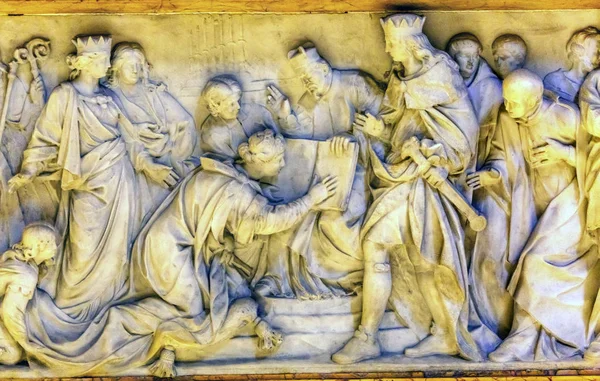 Kinigs Reading Bible Escultura Estatua Basílica de San Pedro Vaticano Roma Italia —  Fotos de Stock