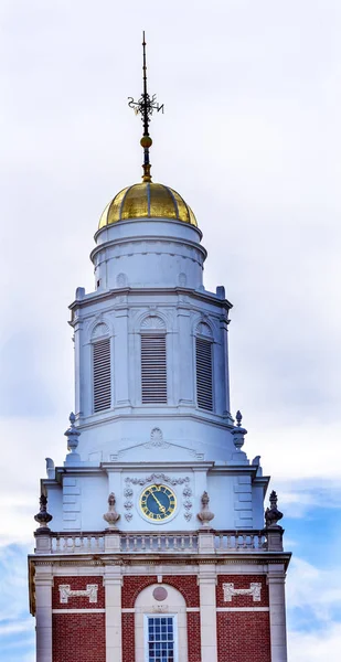 Zlaté věže s hodinami rezidenční univerzitu Yale New Haven Connecticut — Stock fotografie