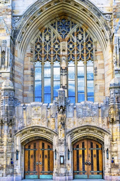 Wejście Statiue Yale University Sterling Memorial Library New Haven w Connecticut — Zdjęcie stockowe