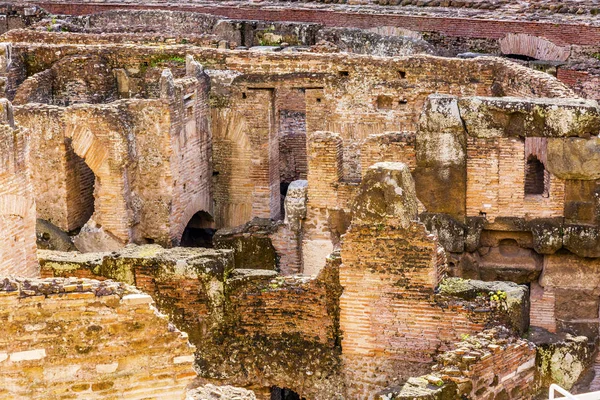 Colosseum amfitheater keizerlijke Rome Italië — Stockfoto