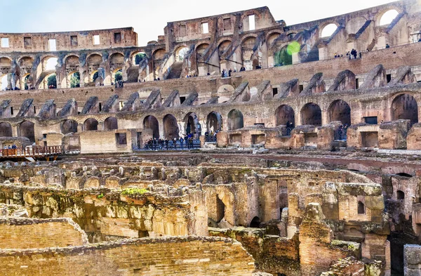 Colosseum amfitheater keizerlijke Rome Italië — Stockfoto