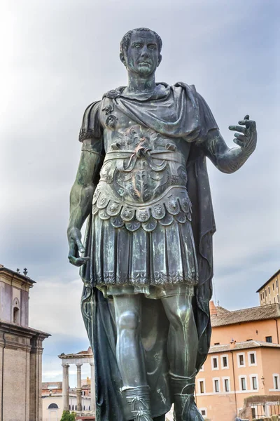 Statua Giulio Cesare Foro Romano Roma Italia — Foto Stock