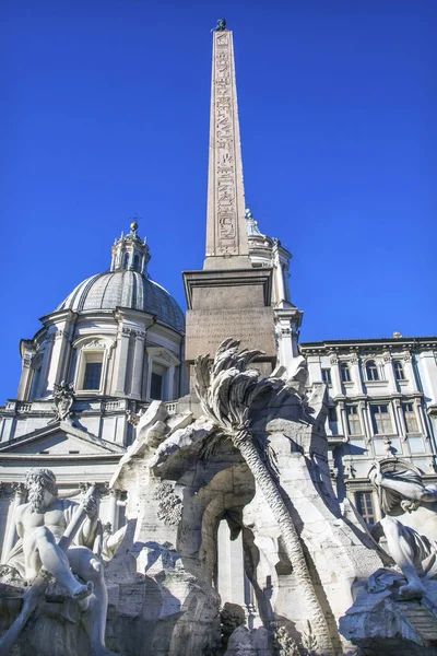 Fontána Obelisk Saint Agnese Janku církev Piazza Navona Řím Itálie — Stock fotografie