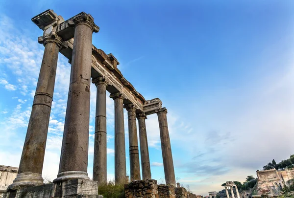 Ναός του Κρόνου κορινθιακές στήλες Ρωμαϊκή Αγορά Ρώμη Ιταλία — Φωτογραφία Αρχείου