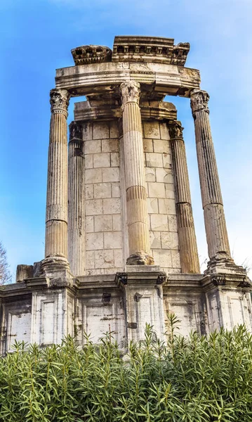 Vesta Tapınağı Korint sütunları Roma Forumu Roma İtalya — Stok fotoğraf