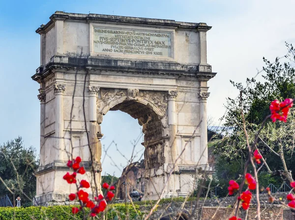 Arco de Tito Jerusalén Victoria Flores Rojas Foro Romano Roma Italia — Foto de Stock