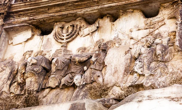 Titus kemer Roma yağma Jerusalem Tapınağı zafer Forum Roma İtalya 