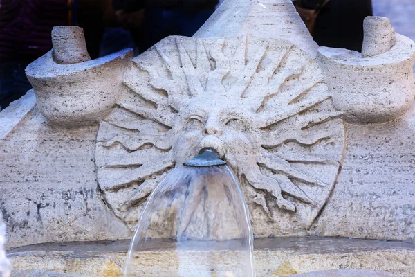 Бернини тонущий фонтан Испанская лестница Рим Италия — стоковое фото