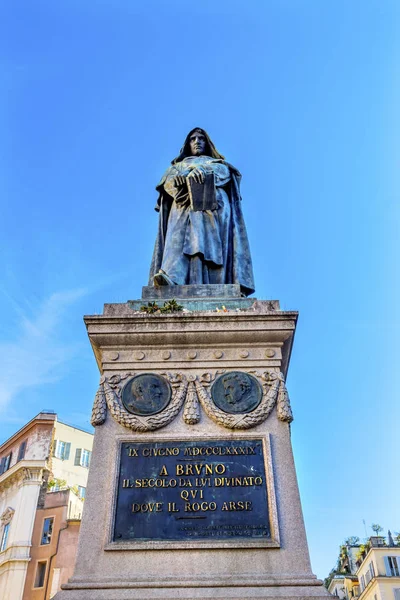 Giiordano Bruno Estatua Campo de 'Fiori Roma Italia —  Fotos de Stock