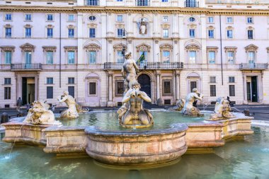 Çeşme Saint Agnese Agone kilise Dikilitaş Piazza Navona Roma İtalya