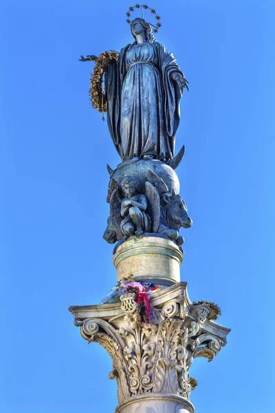 Estatua de la Virgen María Inmaculada Concepción Columna Roma Italia —  Fotos de Stock