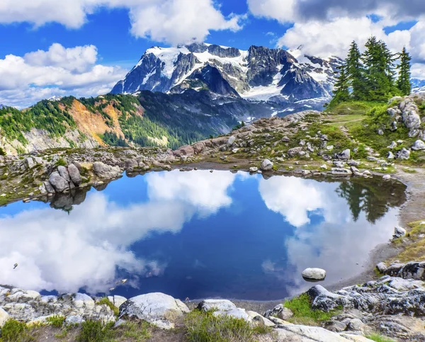 Mount Shuksan havuzu sanatçı noktası Washington eyaleti — Stok fotoğraf